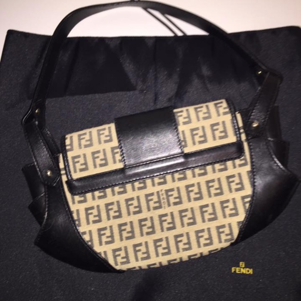 Authentic Fendi bag - Picture 4 of 11